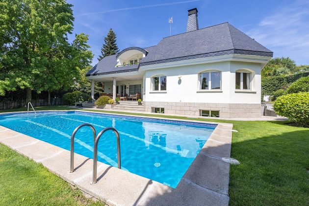 Foto 1 de Xalet en venda a Fuentelarreina de 6 habitacions amb terrassa i piscina