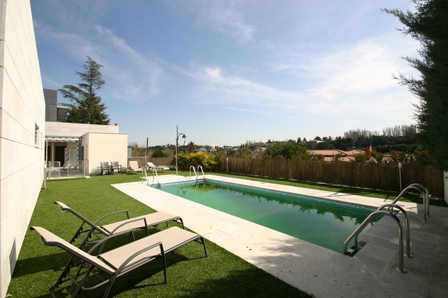 Foto 1 de Dúplex en venda a La Moraleja distrito de 3 habitacions amb terrassa i piscina