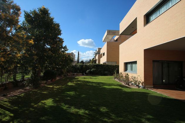 Foto 2 de Venta de chalet en Mirasierra de 6 habitaciones con terraza y piscina