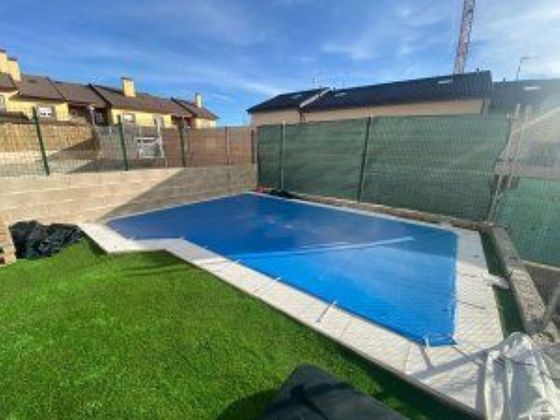 Foto 1 de Casa en venda a Villalbilla pueblo de 4 habitacions amb piscina i garatge