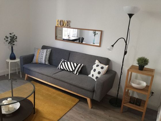 Foto 2 de Alquiler de piso en Almagro de 2 habitaciones con muebles y aire acondicionado