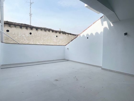 Foto 2 de Alquiler de ático en Cortes - Huertas de 3 habitaciones con terraza y piscina