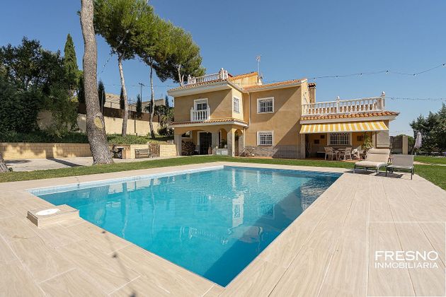 Foto 1 de Xalet en venda a Cobeña de 5 habitacions amb terrassa i piscina