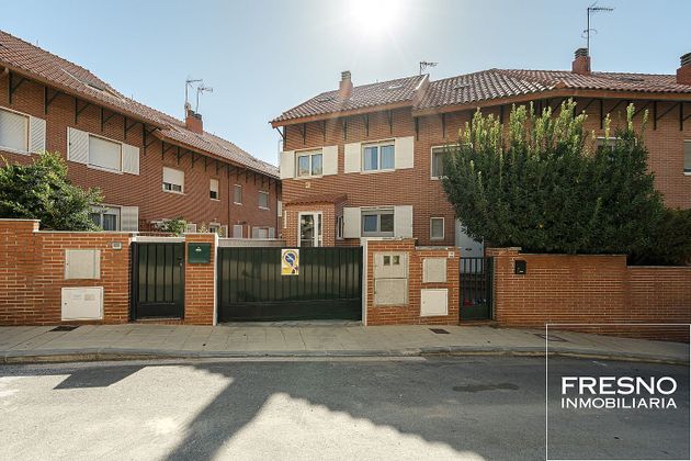 Foto 1 de Casa adossada en venda a Cobeña de 4 habitacions amb terrassa i garatge