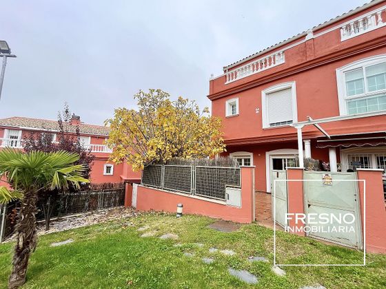 Foto 1 de Casa en venda a Altos de Jarama de 3 habitacions amb terrassa i piscina