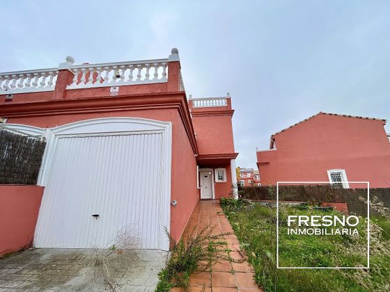 Foto 2 de Casa en venta en Altos de Jarama de 3 habitaciones con terraza y piscina