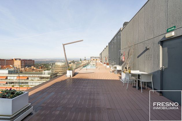 Foto 2 de Venta de dúplex en Vallehermoso de 4 habitaciones con terraza y piscina