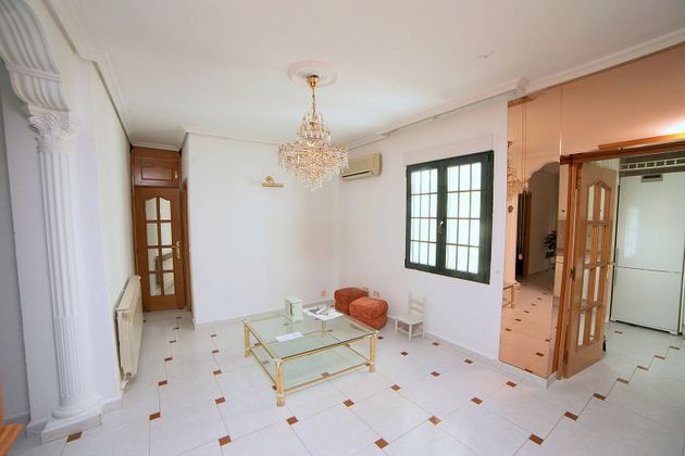 Foto 2 de Casa adossada en venda a Guindalera de 5 habitacions amb terrassa i mobles