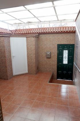 Foto 2 de Casa en venda a Entrevías de 3 habitacions amb terrassa i calefacció