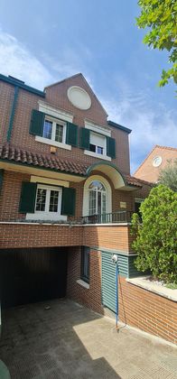 Foto 2 de Casa en venda a El Encinar de los Reyes de 6 habitacions amb terrassa i piscina