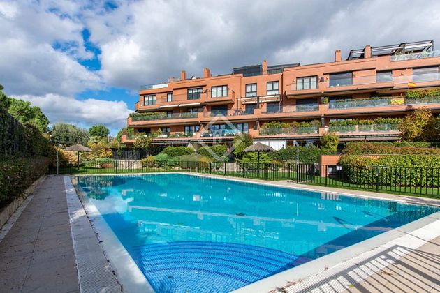 Foto 2 de Àtic en venda a Prado de Somosaguas de 3 habitacions amb terrassa i piscina