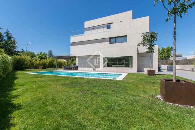Foto 2 de Venta de casa en Valdemarín de 5 habitaciones con terraza y piscina