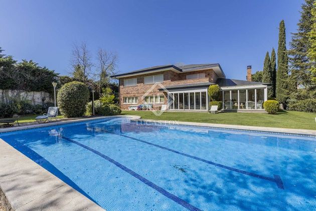 Foto 1 de Casa en venda a Las Lomas de 5 habitacions amb terrassa i piscina