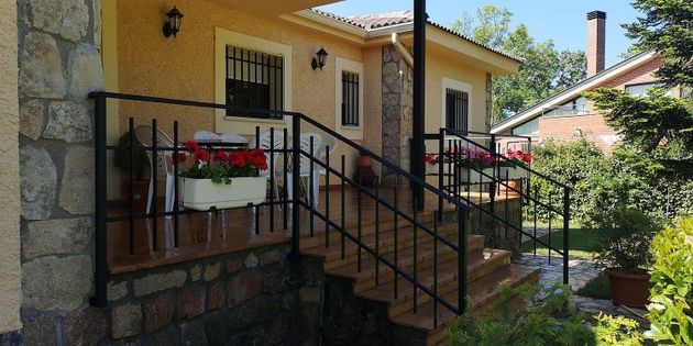 Foto 1 de Casa adossada en venda a Guadarrama de 8 habitacions amb piscina i garatge