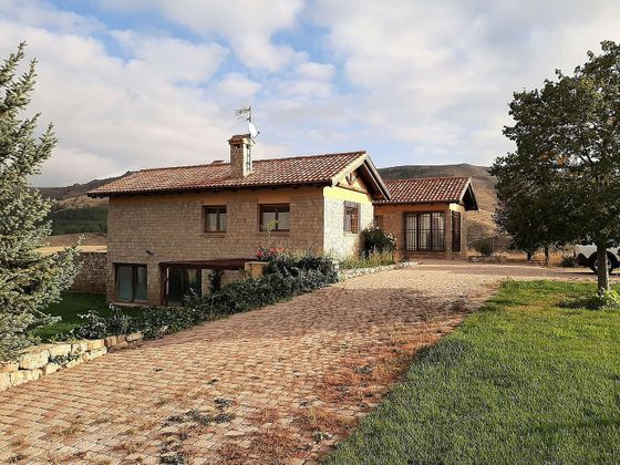 Foto 1 de Casa en venda a Medinaceli de 4 habitacions amb terrassa i piscina