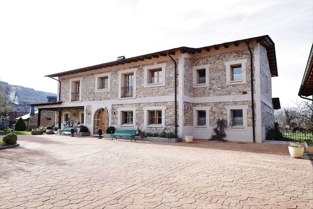 Foto 2 de Casa en venda a Torre del Bierzo de 6 habitacions amb terrassa i piscina