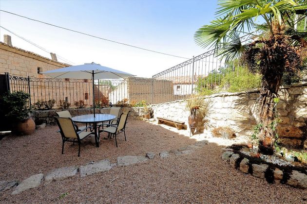 Foto 2 de Casa en venda a plaza de 4 habitacions amb terrassa i jardí