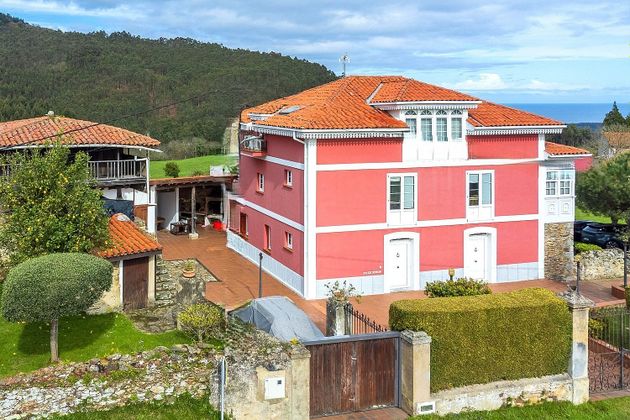 Foto 1 de Casa en venda a Pravia de 7 habitacions amb terrassa i garatge
