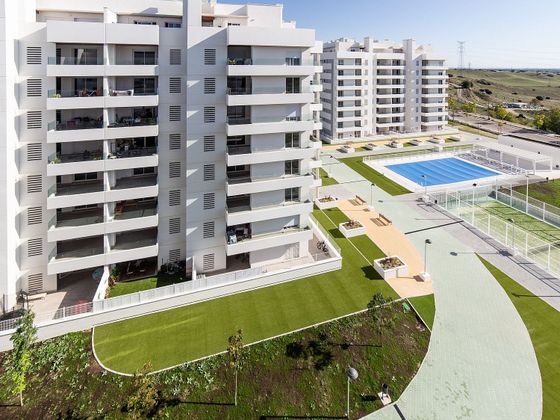 Foto 1 de Alquiler de piso en Primera Fase - Nuevo Tres Cantos de 3 habitaciones con terraza y piscina