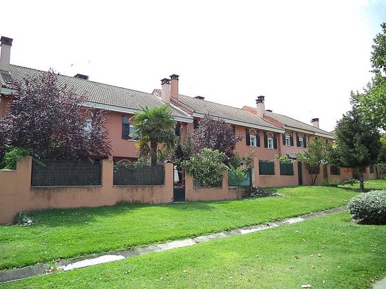 Foto 1 de Casa adossada en venda a San Agustín de Guadalix de 3 habitacions amb terrassa i piscina