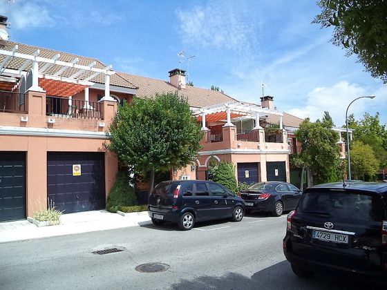Foto 2 de Casa adossada en venda a San Agustín de Guadalix de 3 habitacions amb terrassa i piscina