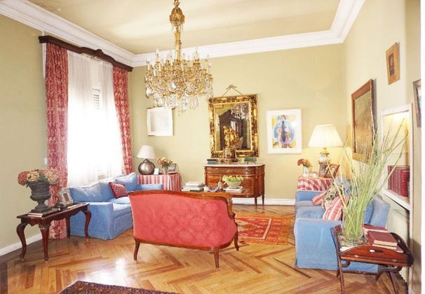 Foto 1 de Piso en venta en Jerónimos de 4 habitaciones con aire acondicionado y ascensor