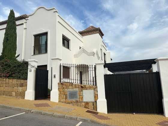 Foto 1 de Casa en lloguer a calle Mencia Calderon de 4 habitacions amb terrassa i piscina