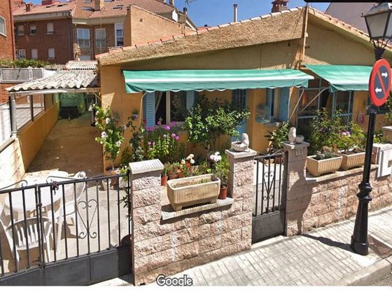 Foto 2 de Casa en venta en Casco Antiguo de 3 habitaciones con piscina y garaje