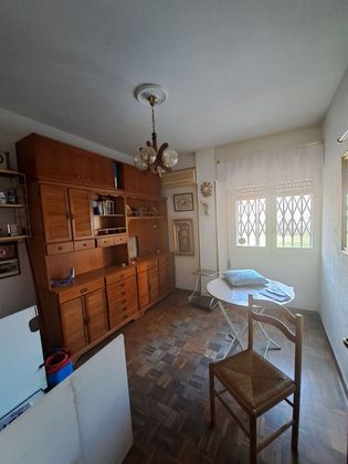 Foto 2 de Pis en venda a Vinateros de 3 habitacions amb terrassa i garatge