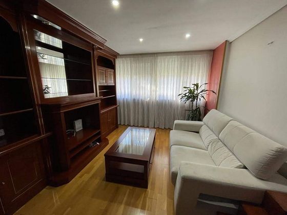 Foto 1 de Pis en lloguer a Vinateros de 2 habitacions amb terrassa i mobles
