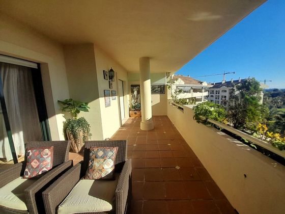 Foto 2 de Dúplex en lloguer a Guadalmina de 3 habitacions amb terrassa i piscina