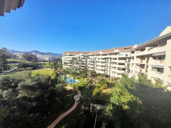 Foto 1 de Dúplex en lloguer a Guadalmina de 3 habitacions amb terrassa i piscina
