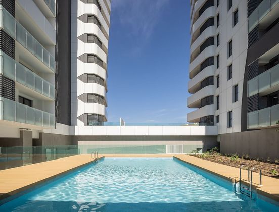 Foto 2 de Piso en alquiler en Malilla de 3 habitaciones con terraza y piscina