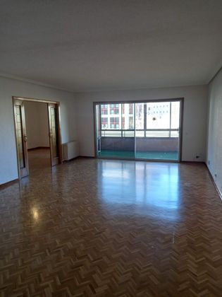 Foto 2 de Alquiler de piso en Castilla de 4 habitaciones con terraza y calefacción