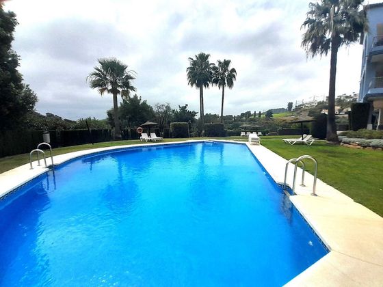Foto 2 de Pis en lloguer a Benahavís de 2 habitacions amb terrassa i piscina