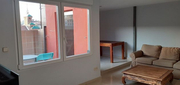 Foto 2 de Ático en alquiler en Adelfas de 2 habitaciones con terraza y aire acondicionado