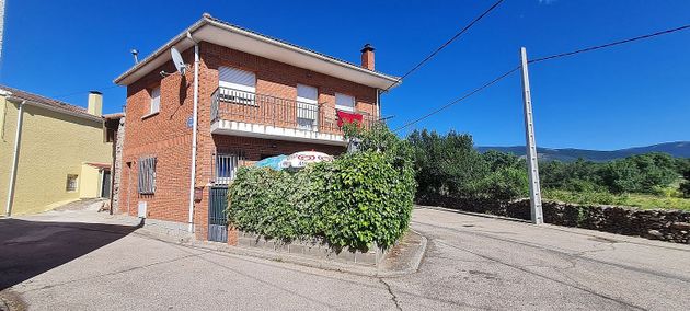 Foto 2 de Venta de chalet en Gargantilla del Lozoya y Pinilla de Buitrago de 3 habitaciones con terraza y jardín