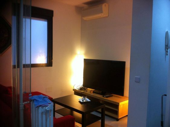 Foto 2 de Alquiler de piso en Arapiles de 1 habitación con muebles y aire acondicionado