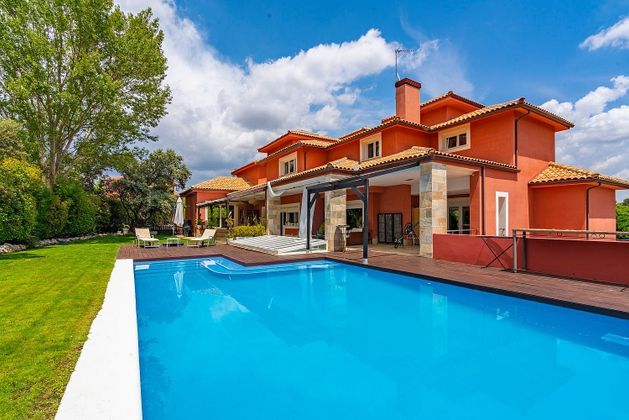 Foto 1 de Xalet en venda a Valdecabaña de 5 habitacions amb terrassa i piscina
