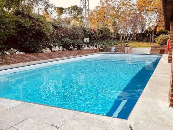 Foto 1 de Piso en venta en Colina de 5 habitaciones con terraza y piscina