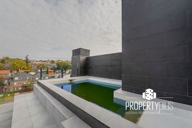 Foto 2 de Àtic en lloguer a calle Jesús de Polanco de 3 habitacions amb terrassa i piscina