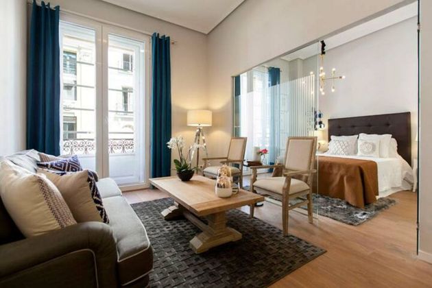 Foto 1 de Pis en lloguer a calle De Esparteros de 2 habitacions amb mobles i balcó