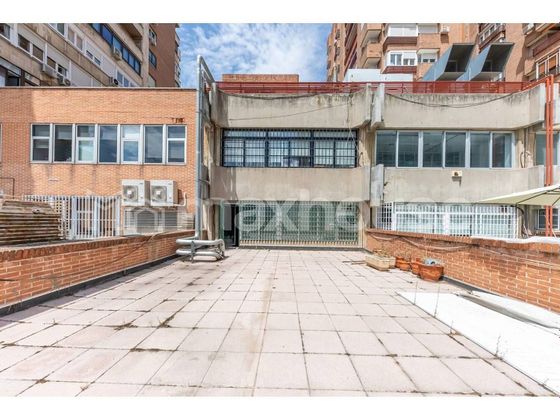 Foto 2 de Oficina en venda a Cuatro Caminos amb terrassa i garatge