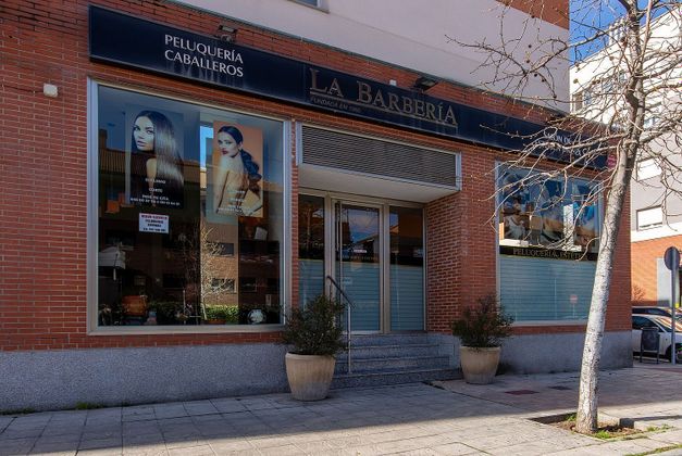 Foto 1 de Local en venda a calle De María Blanchard de 91 m²