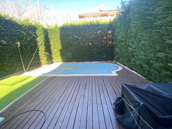 Foto 2 de Casa adossada en venda a Miramadrid de 3 habitacions amb terrassa i piscina