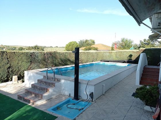 Foto 2 de Venta de chalet en Cedillo del Condado de 4 habitaciones con terraza y piscina