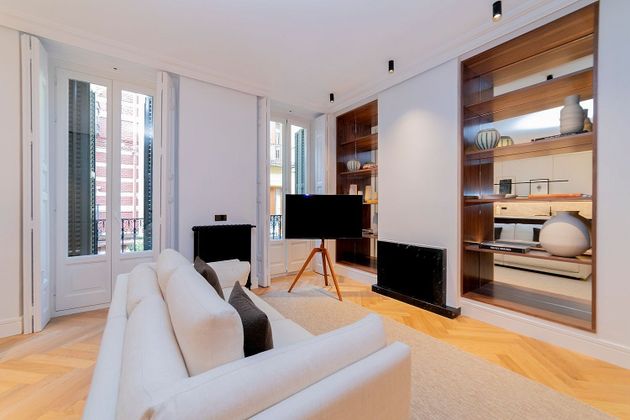 Foto 1 de Alquiler de piso en Cortes - Huertas de 2 habitaciones con muebles y balcón