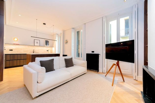 Foto 2 de Alquiler de piso en Cortes - Huertas de 2 habitaciones con muebles y balcón