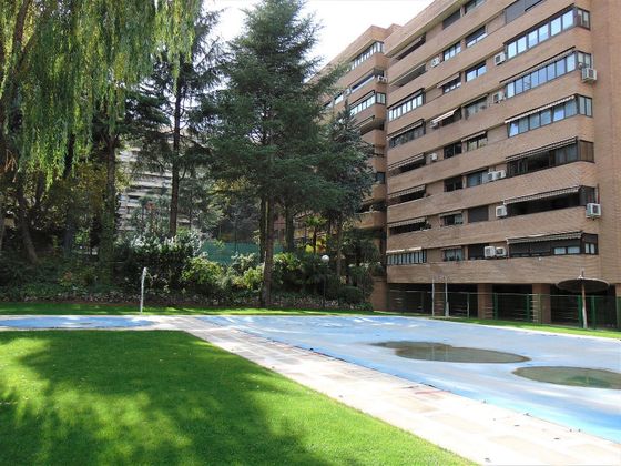 Foto 1 de Piso en venta en La Paz de 4 habitaciones con terraza y piscina
