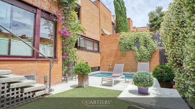 Foto 1 de Casa adossada en venda a Piovera - Conde Orgaz de 4 habitacions amb terrassa i piscina